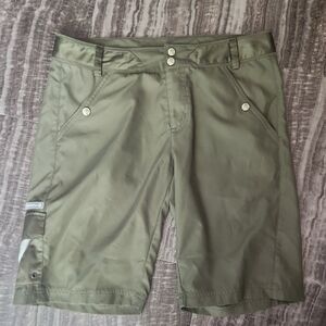 Merrell green UPF 30+ cargo bermuda shorts size 8